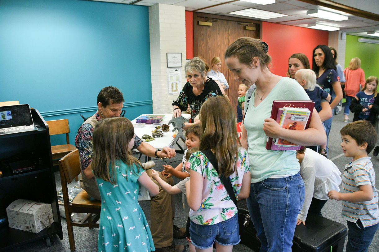 Singing zoologist Lucas Miller visits Bryan library